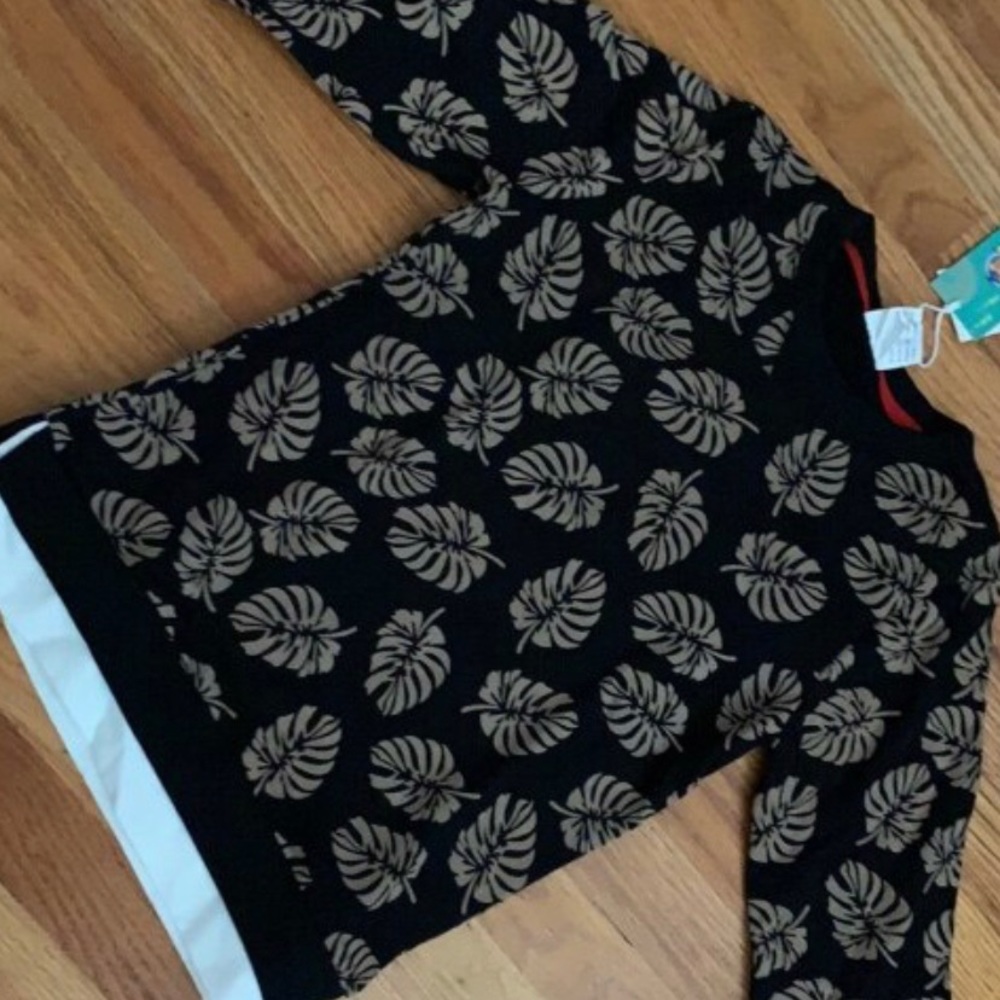 NWT Boys Black & Beige Sweatshirt size 6/7